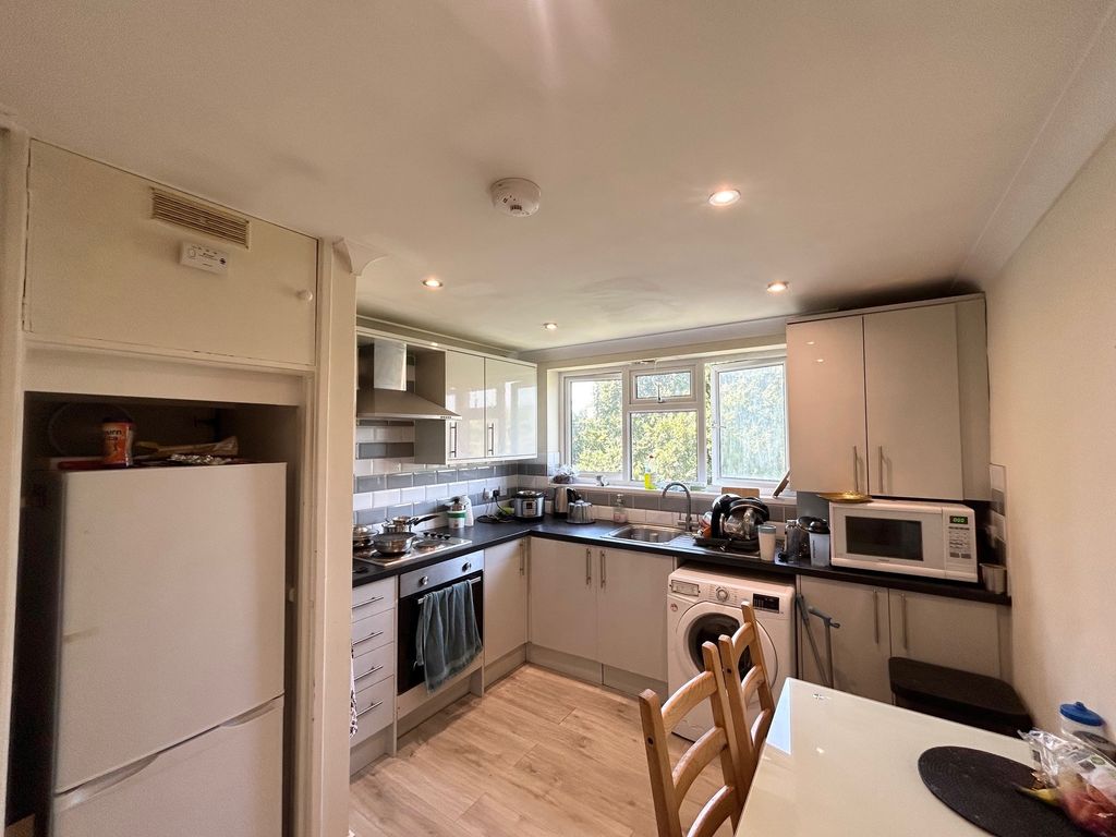 Property photo 3 of 7 Kitchen