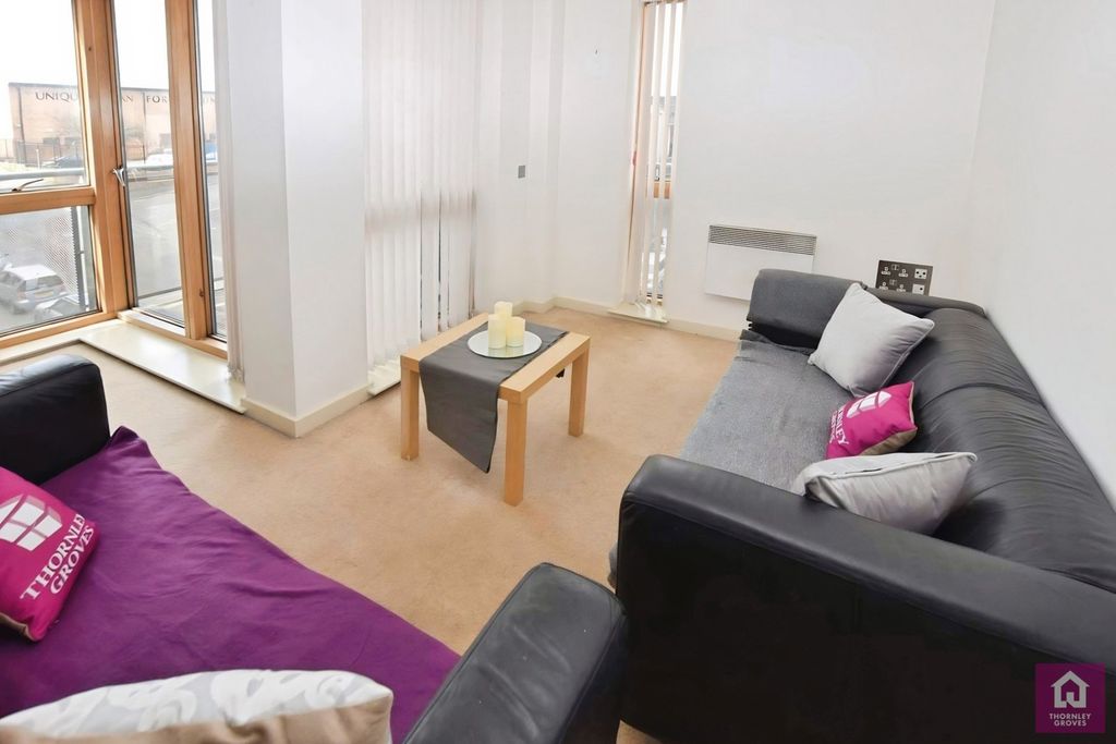 Property photo 3 of 17 Pbox-Img.Jpg