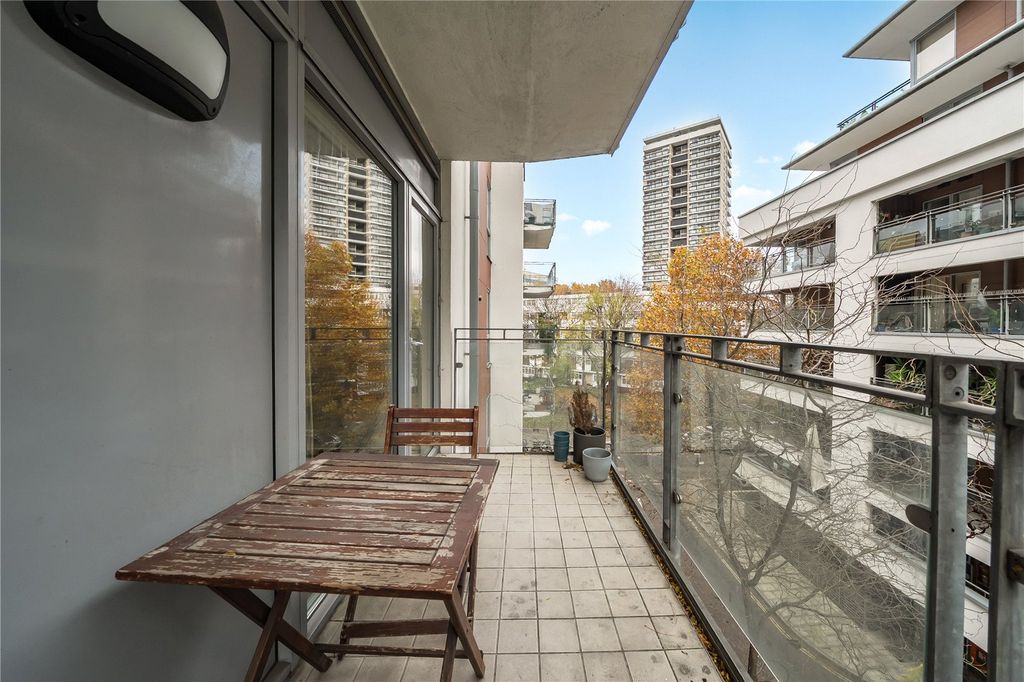 Property photo 3 of 17 Balcony