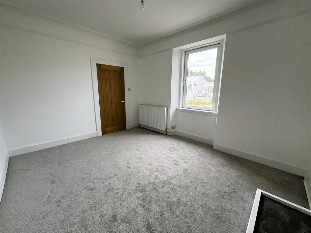Property photo 3 of 20 Lounge