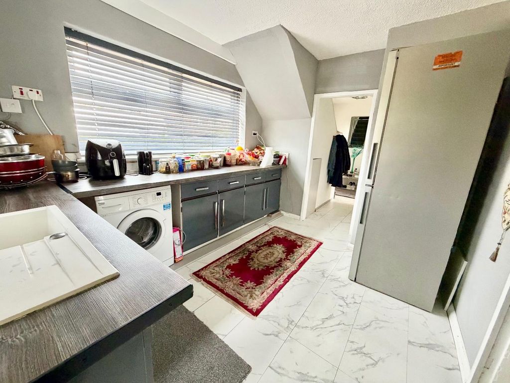 Property photo 3 of 14 Kitchen