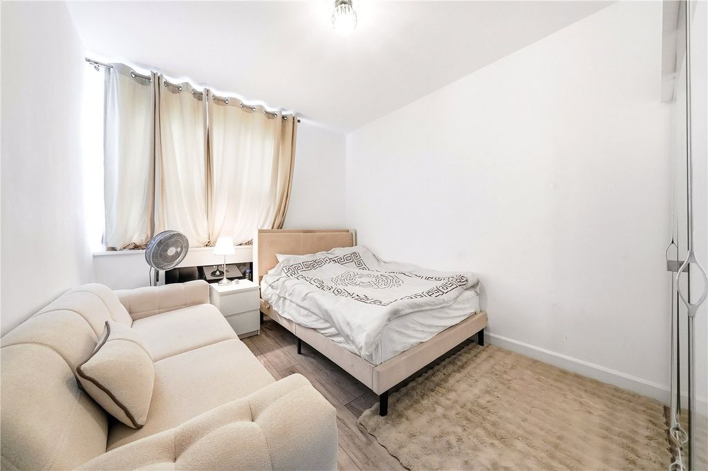 Property photo 2 of 8 Picture No. 17