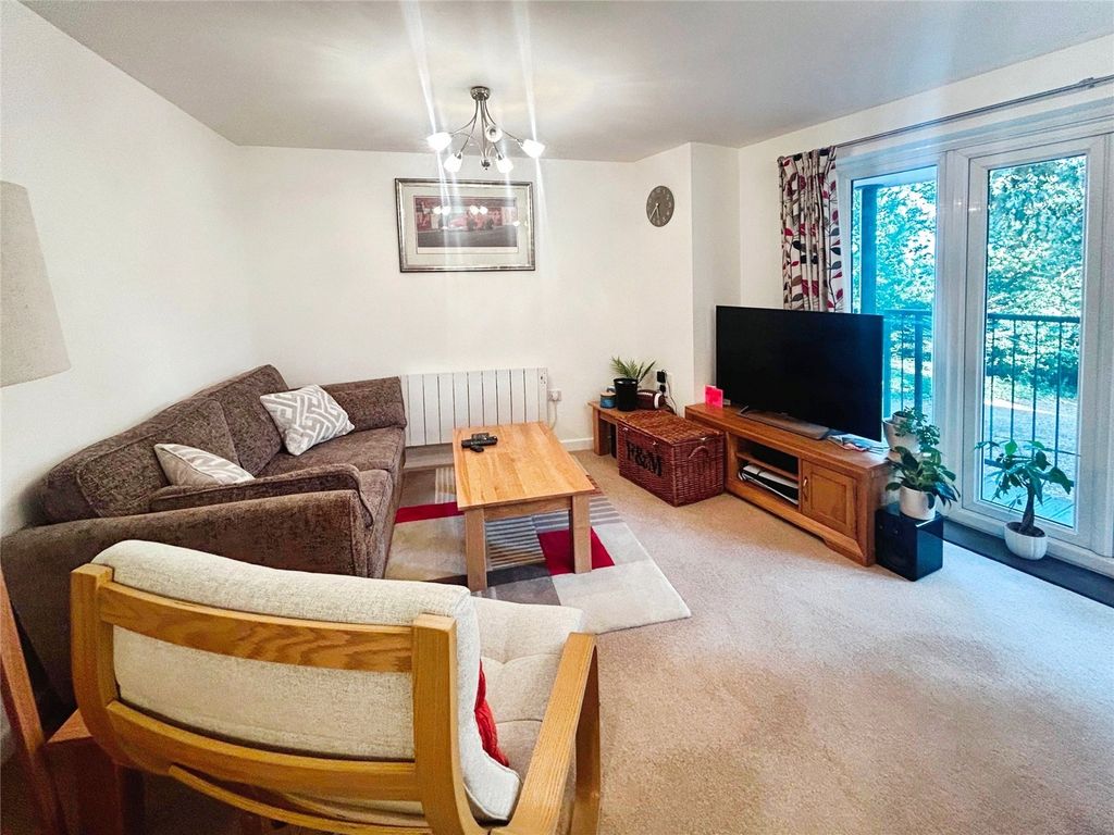 Property photo 2 of 10 Picture No. 12