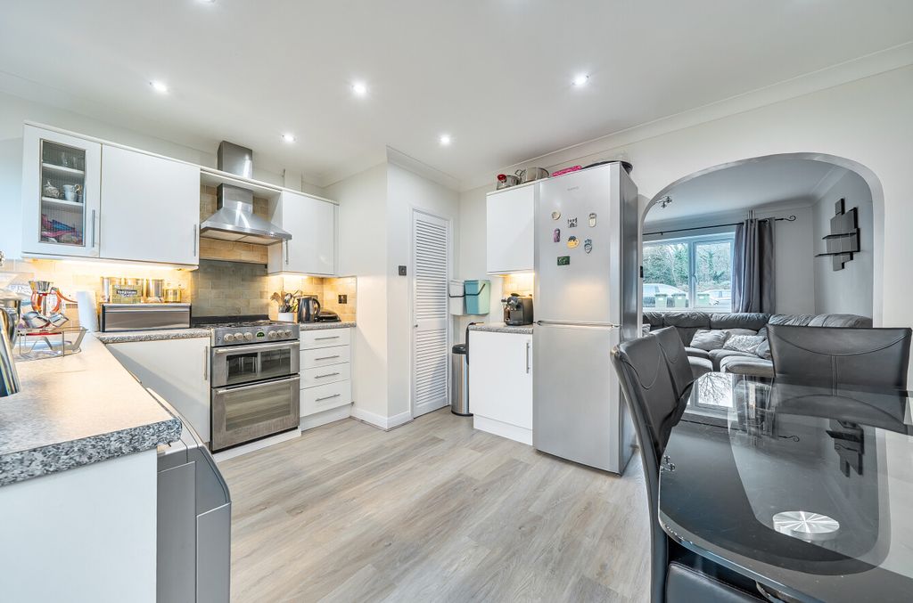 Property photo 3 of 14 Kitchen1