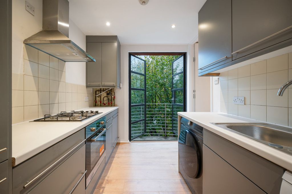 Property photo 2 of 9 Kitchen