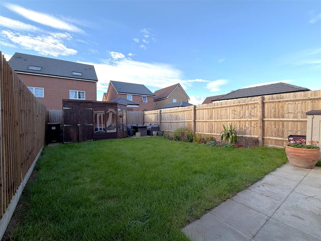 Property photo 3 of 21 Delightful Rear Garden 180