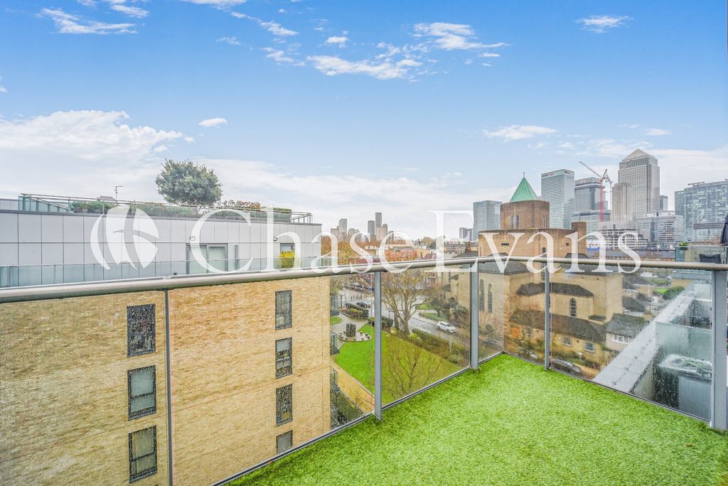 Property photo 2 of 17 Balcony