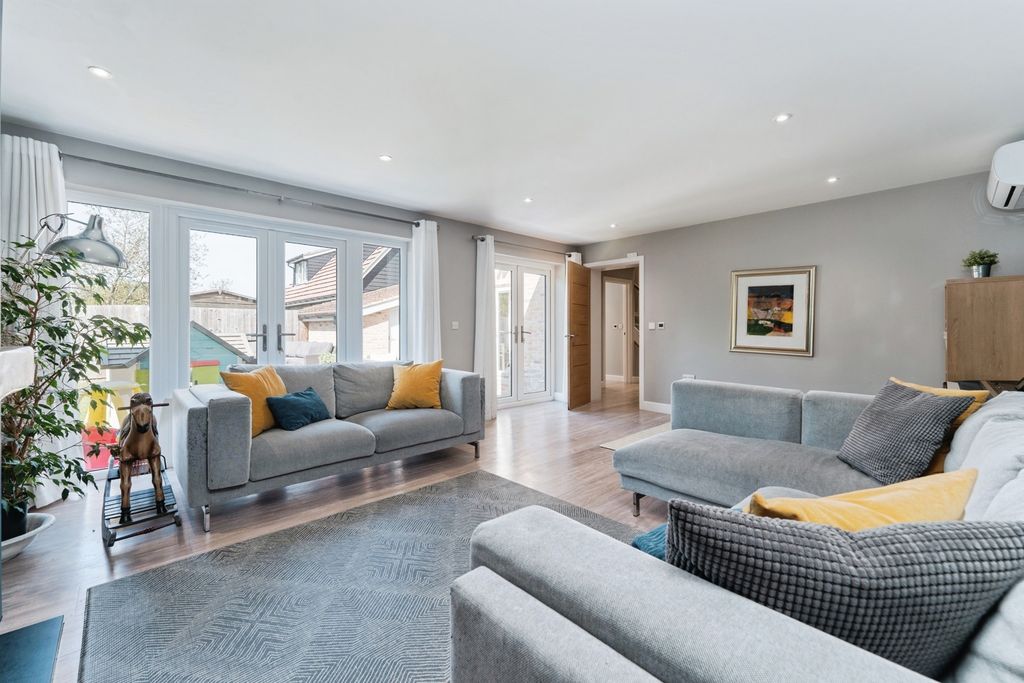 Property photo 2 of 18 Pbox-Img.Jpg