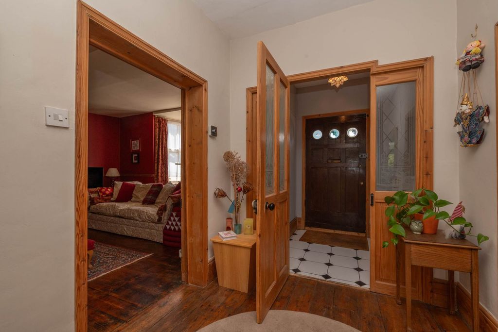Property photo 2 of 26