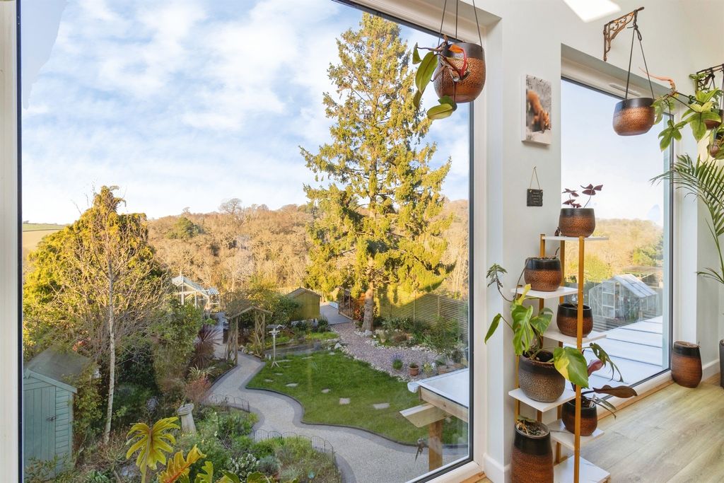 Property photo 3 of 32