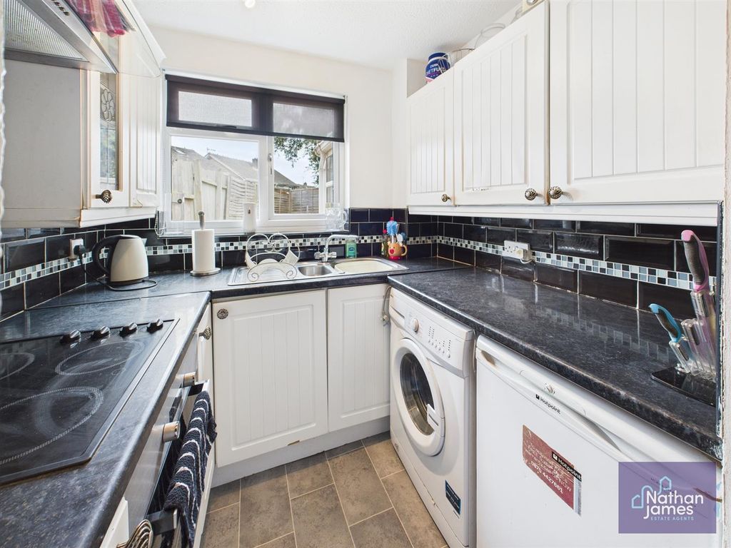 Property photo 2 of 12 Kitchen