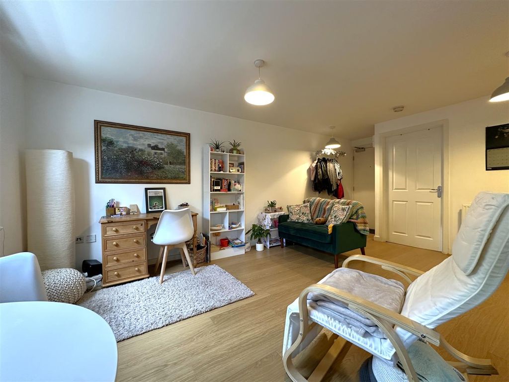 Property photo 2 of 14 Lovely Open-Plan Living Space 037