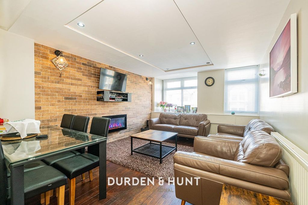 Property photo 2 of 20 Lonsdale-15.Jpg