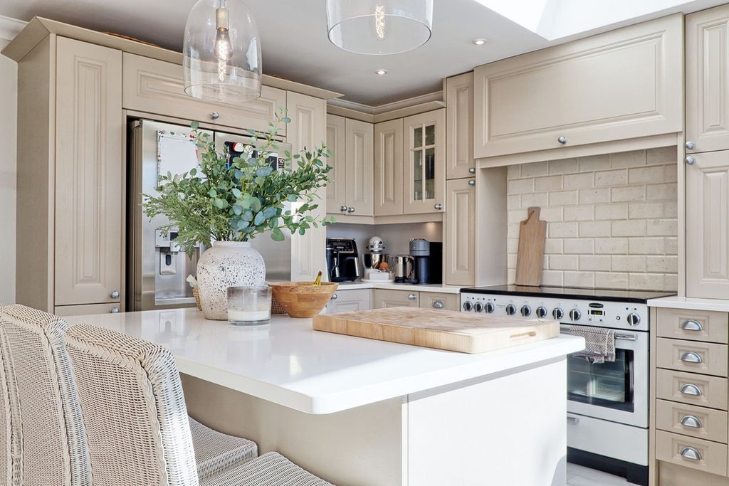 Property photo 3 of 33