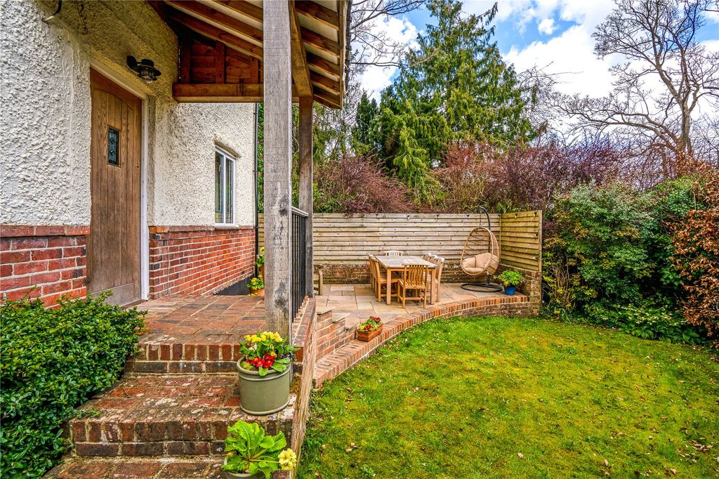 Property photo 1 of 14 Front Garden