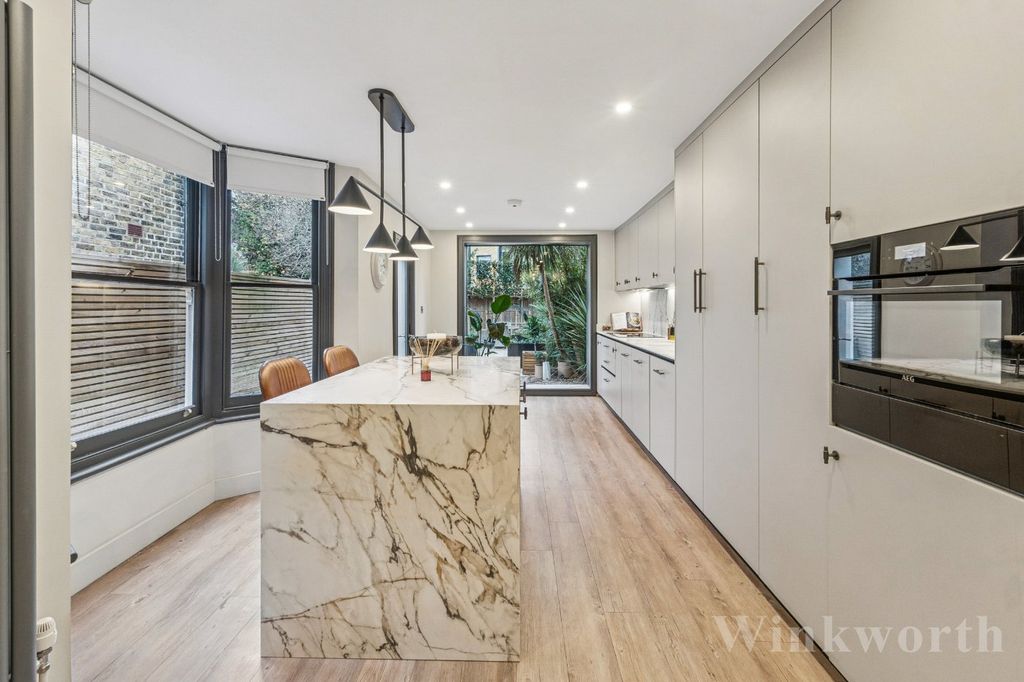 Property photo 3 of 18 Picture No. 23