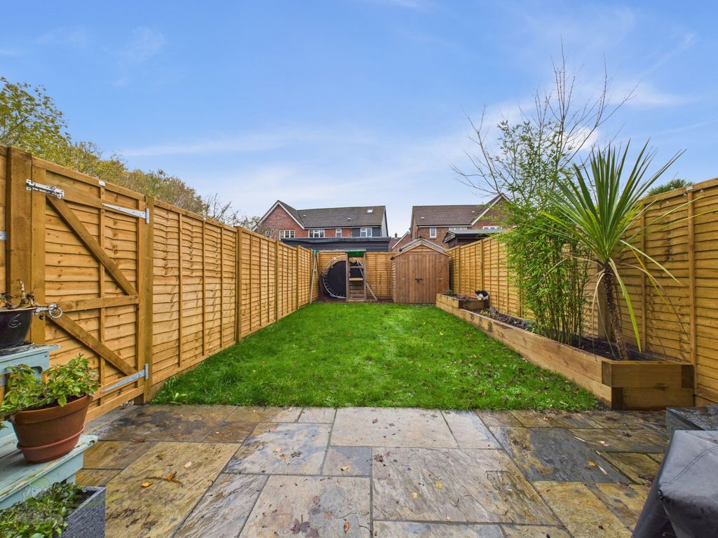 Property photo 3 of 11 Cam03589G0-Pr0085-Still001