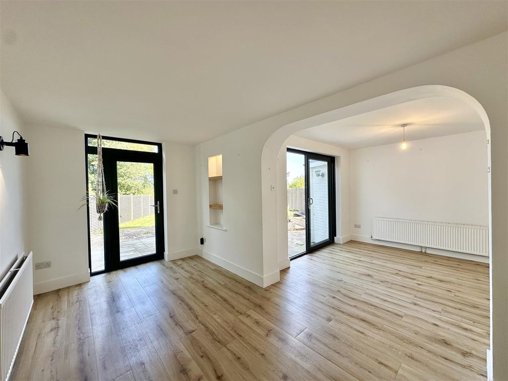 Property photo 3 of 33