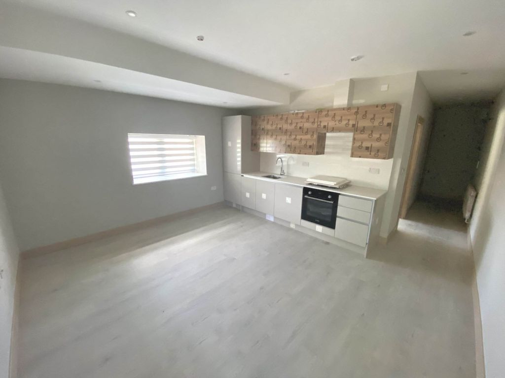 Property photo 1 of 3