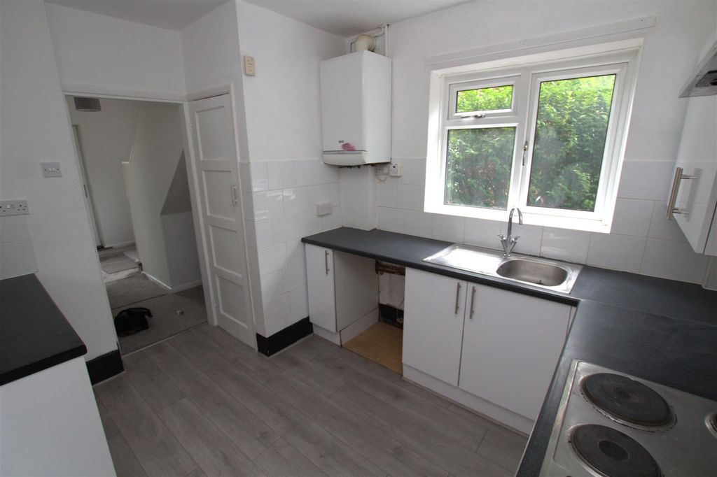 Property photo 3 of 10 Kitchen .Jpg