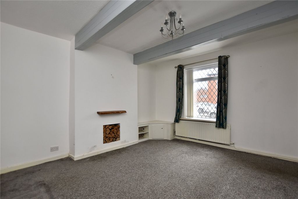 Property photo 3 of 15 Lounge