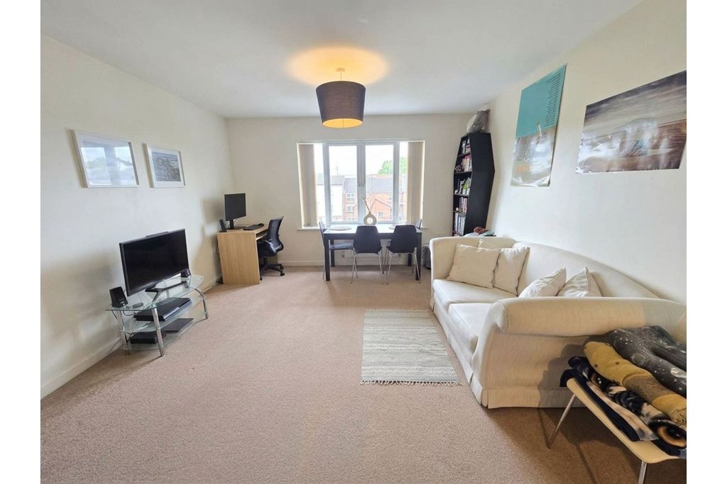 Property photo 2 of 8