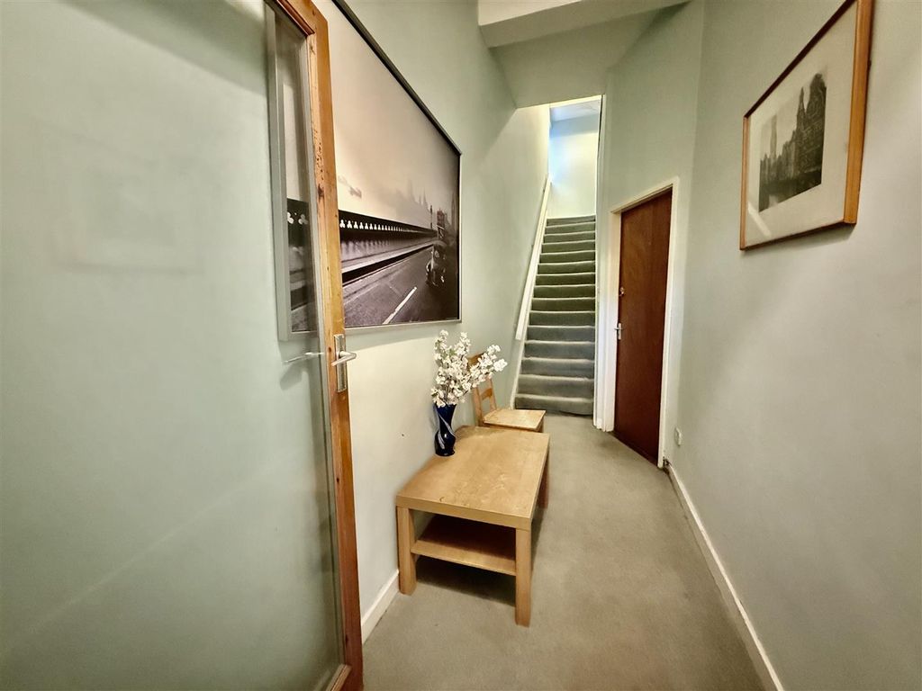 Property photo 3 of 28 Communal Entrance