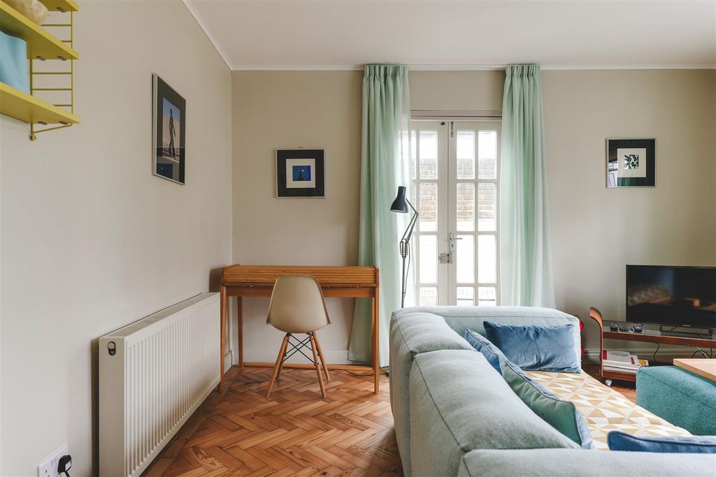 Property photo 2 of 39 20 Regents Wharf-20.Jpg