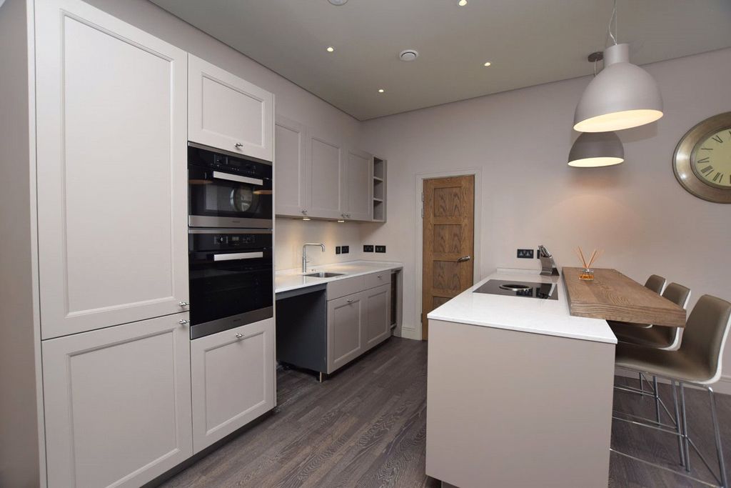 Property photo 3 of 7 Kitchen