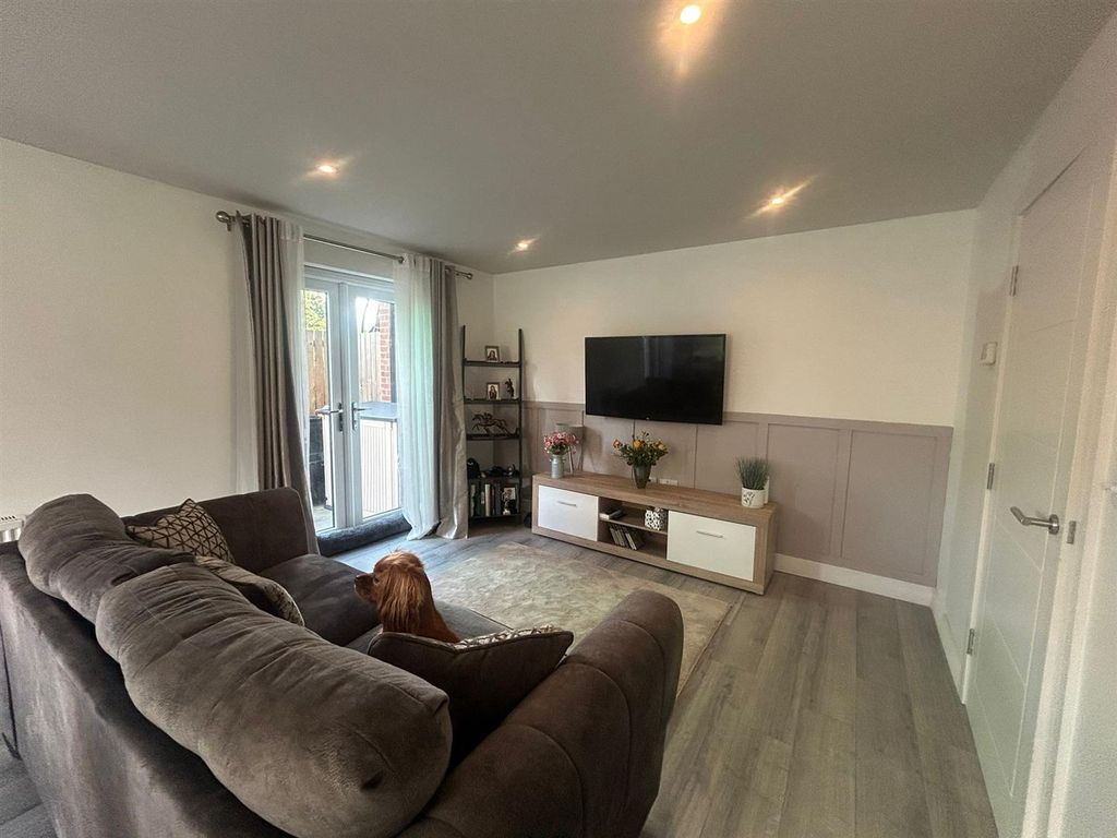 Property photo 3 of 13 Lounge 2.Jpg