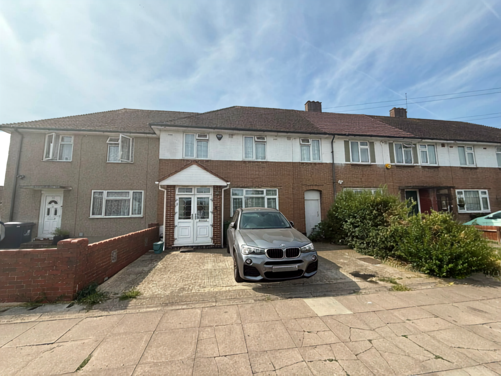 Property photo 1 of 12 4 Bed Terraced House For Sale Shadwell Drive, Northolt Ub5