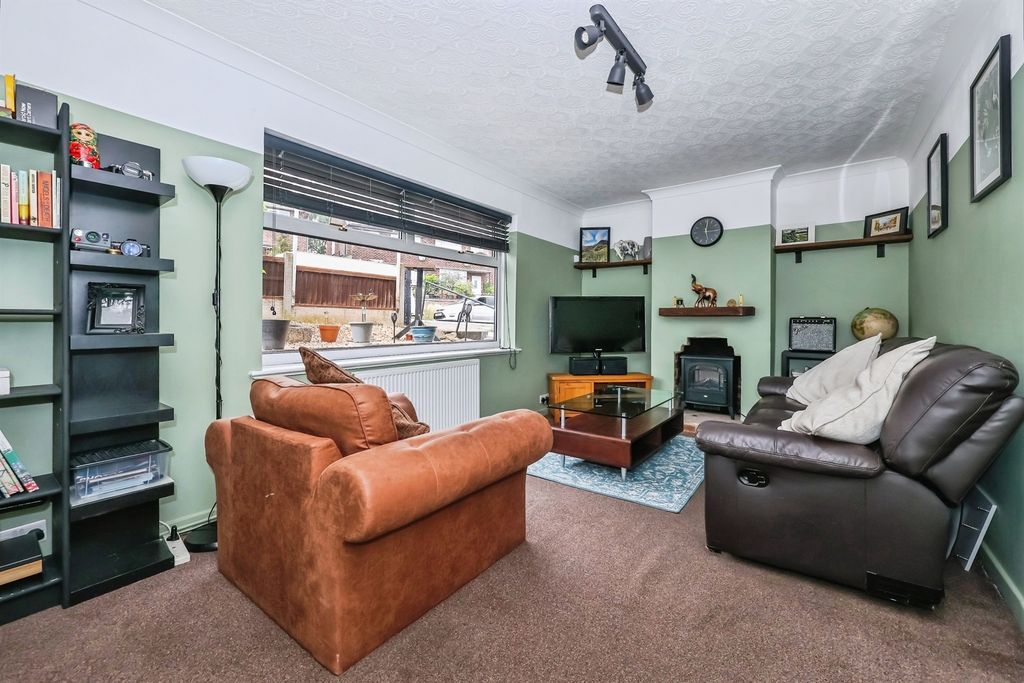 Property photo 2 of 17