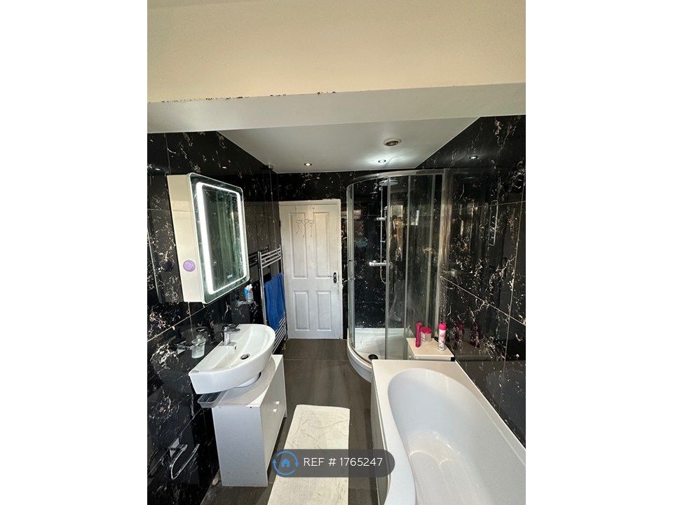 Property photo 3 of 6 Bathroom