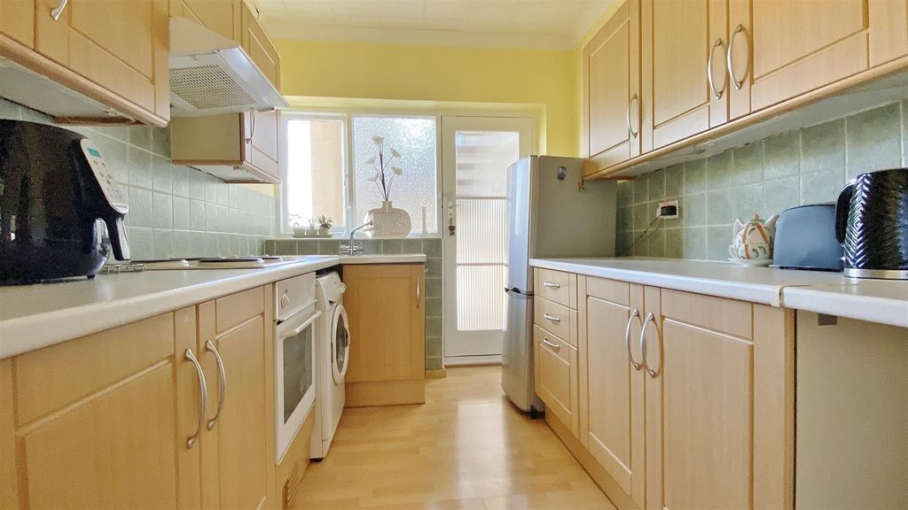 Property photo 3 of 22 Kitchen