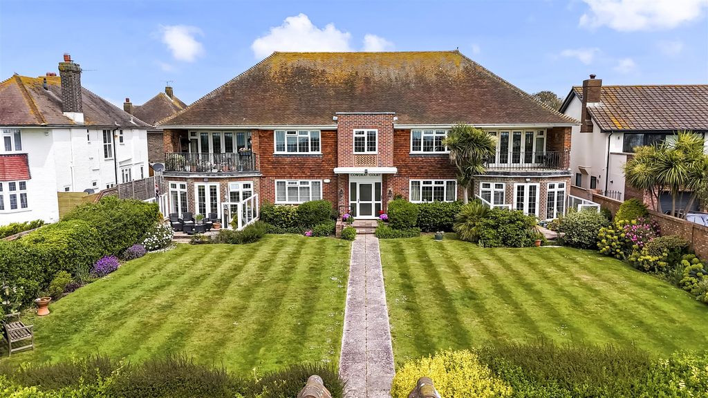 Property photo 1 of 22 4 Cowdray Court-001.Jpg