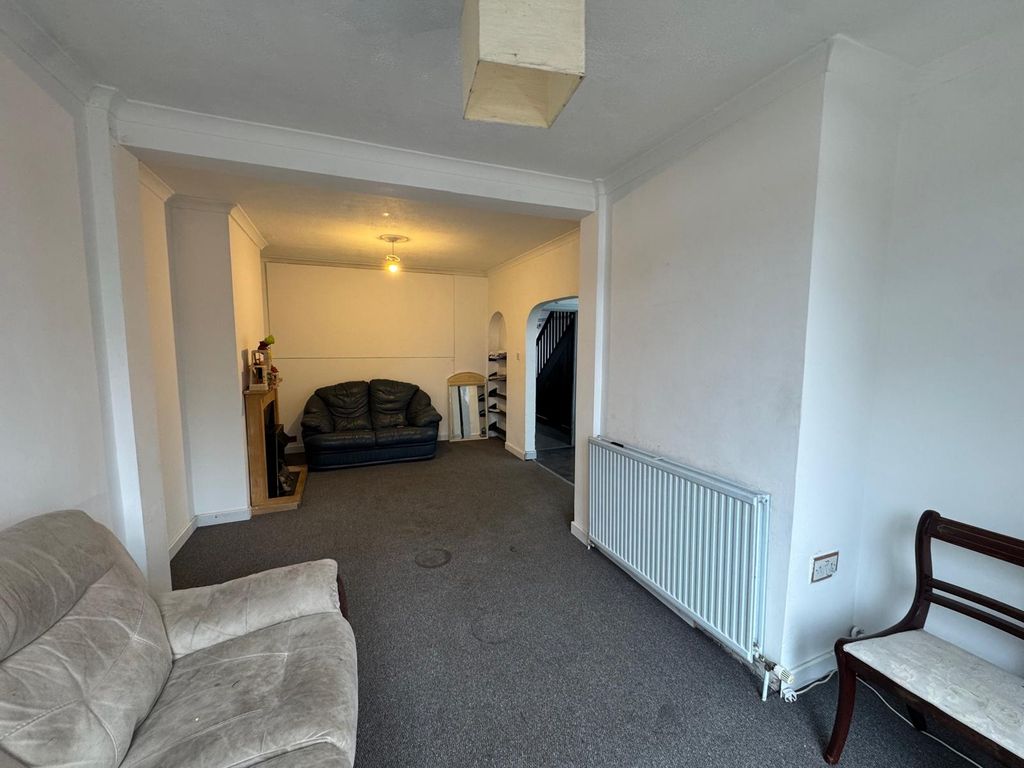 Property photo 3 of 11 Gallery