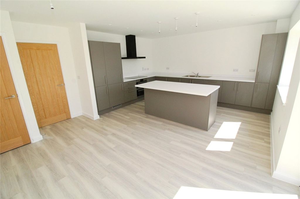Property photo 3 of 31 Kitchen/Dining Room