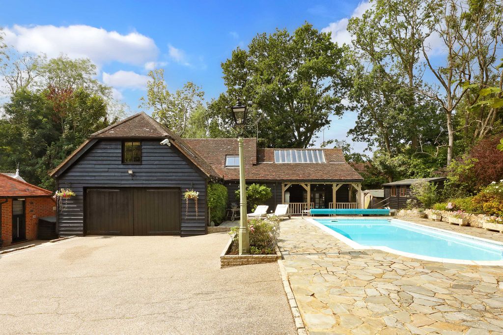 Property photo 1 of 8 007 2[4]