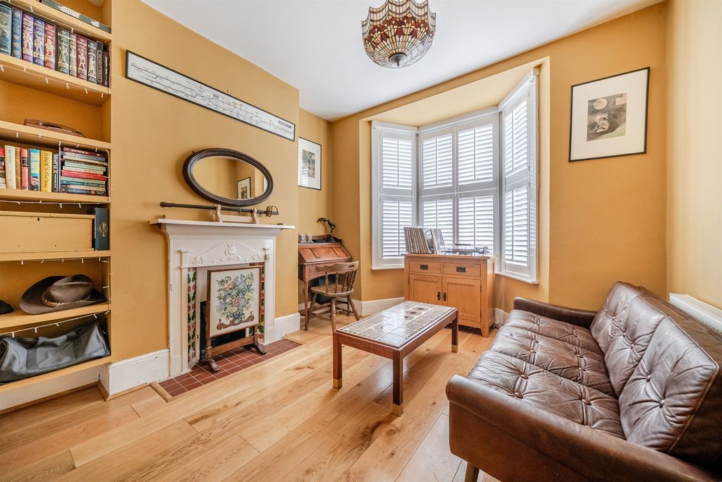 Property photo 3 of 11