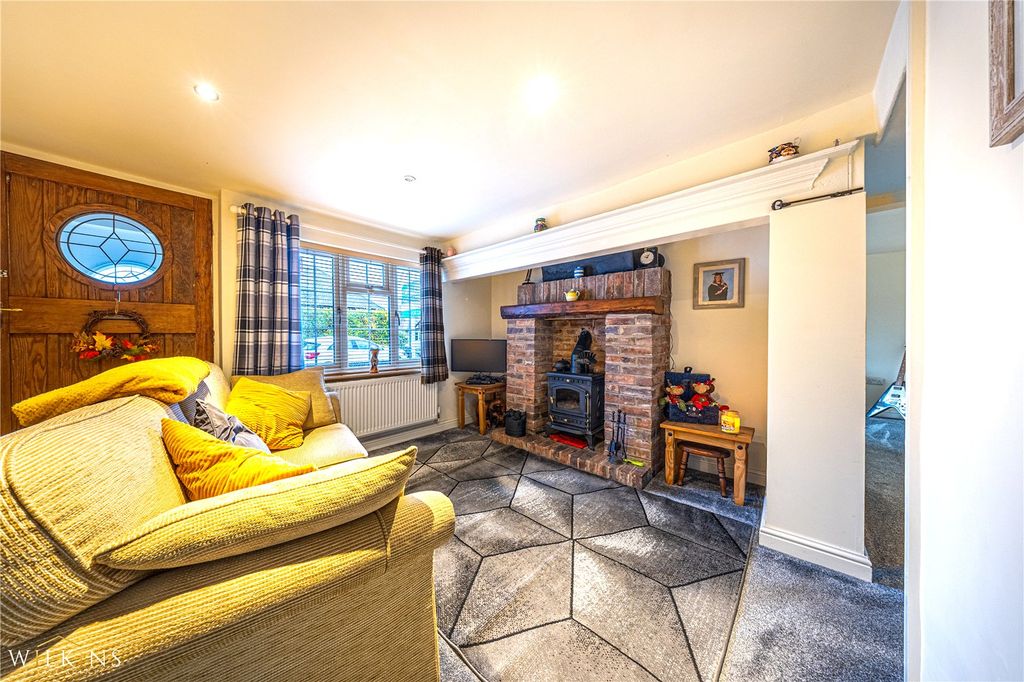 Property photo 3 of 37 Picture No. 02