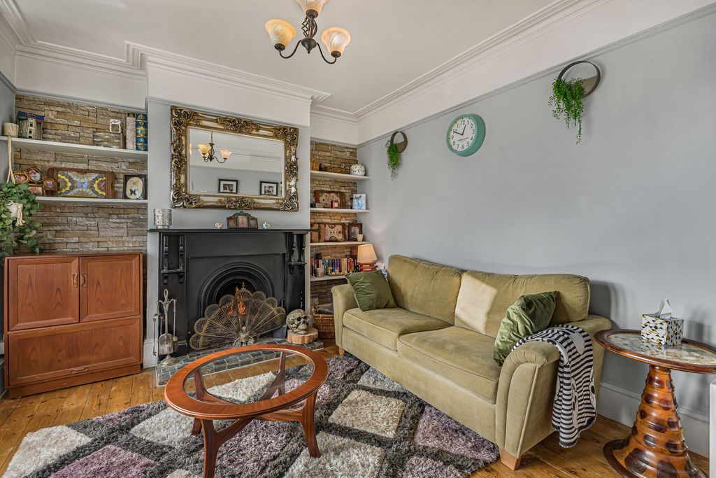 Property photo 2 of 33