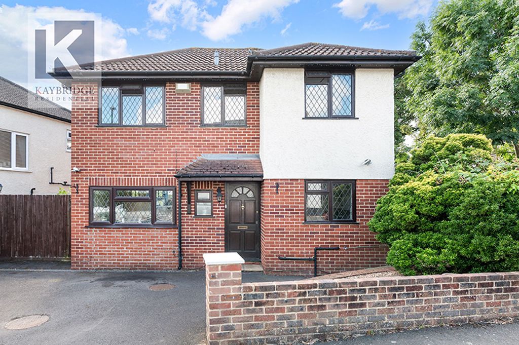 Property photo 1 of 12 Inverness Road, Kt4 8Pt
