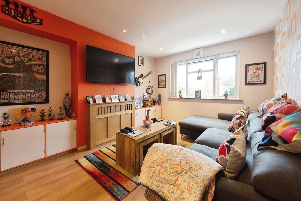 Property photo 2 of 12 Photo