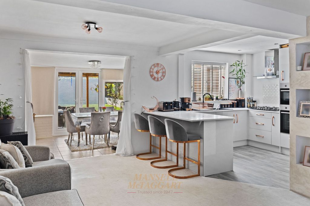 Property photo 2 of 26