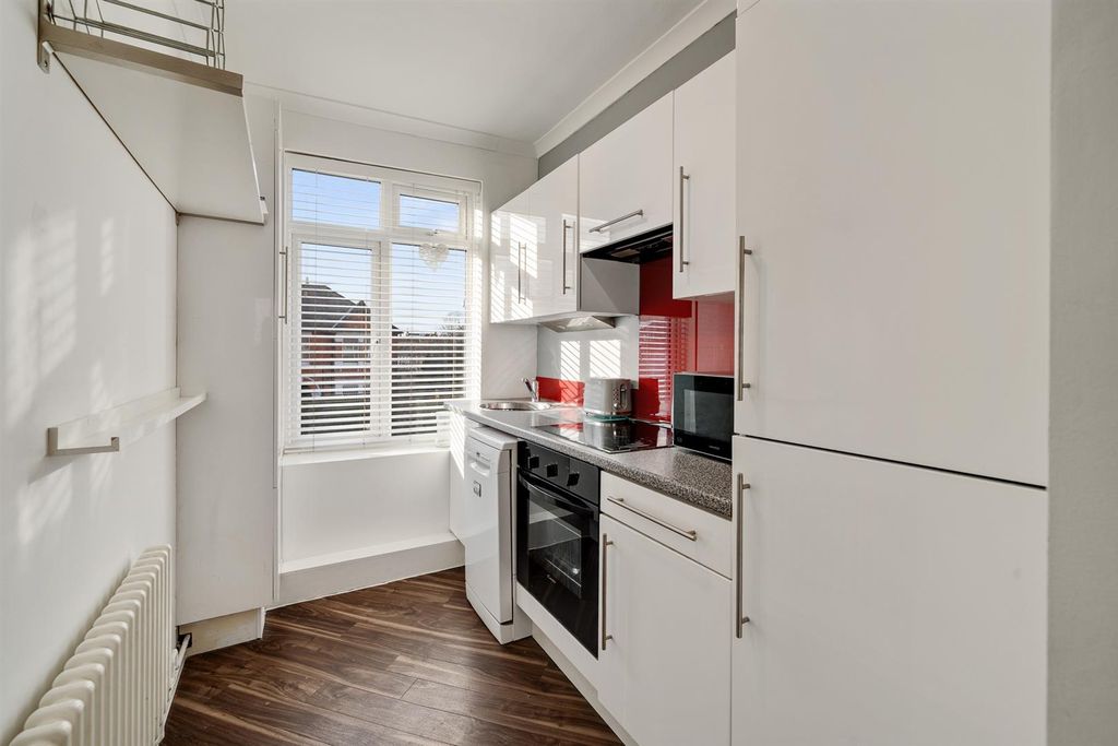 Property photo 3 of 7 Kitchen