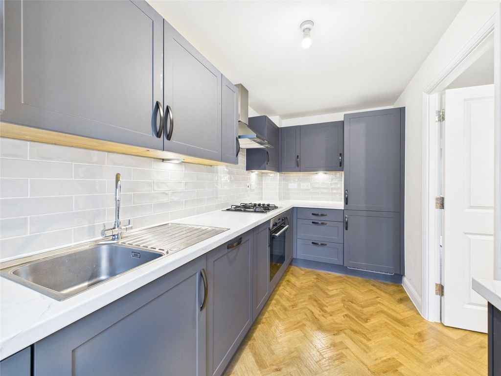 Property photo 2 of 13 Picture No. 14