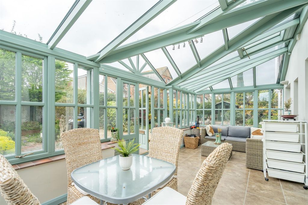 Property photo 2 of 18 Orangery.Jpg