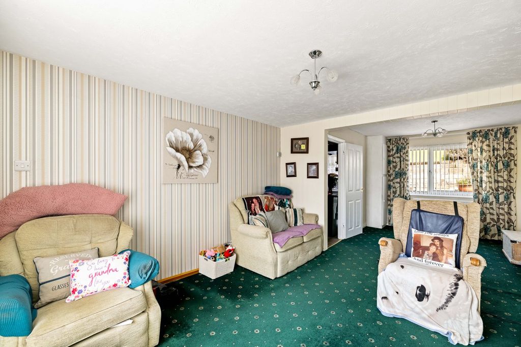 Property photo 3 of 17