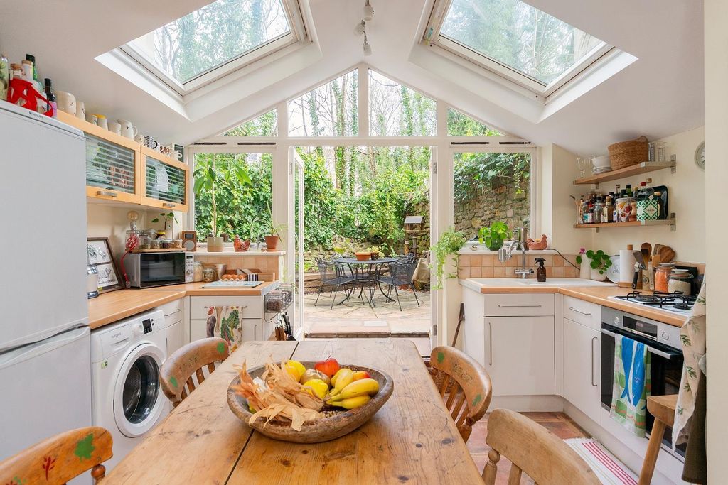 Property photo 3 of 34 G1F6Drcn - Kitchen C.Jpg