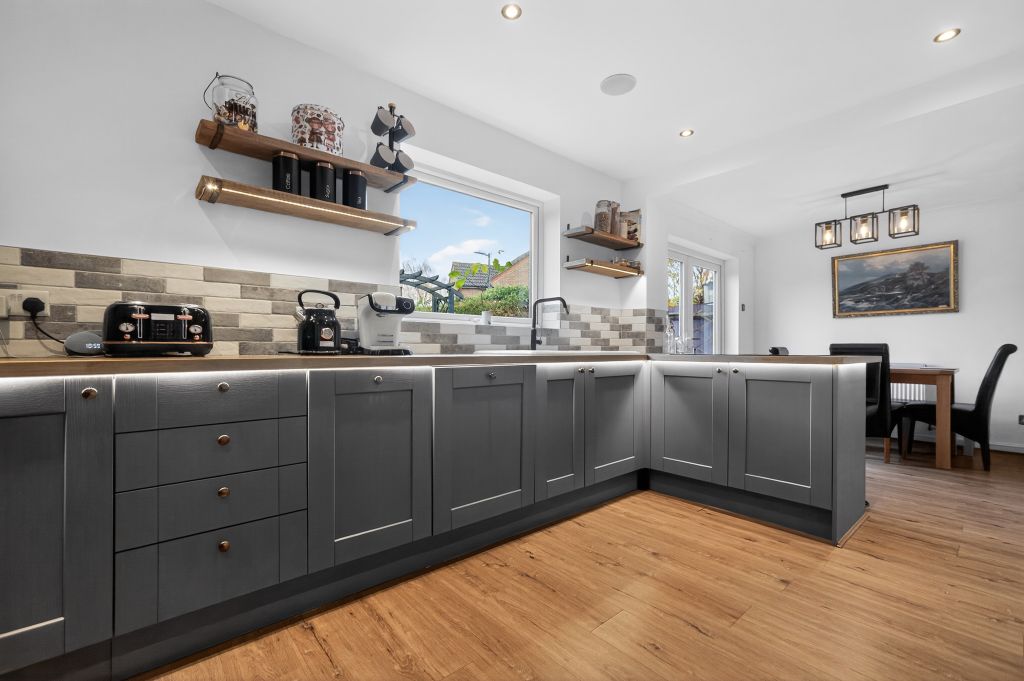 Property photo 2 of 20 Kitchen